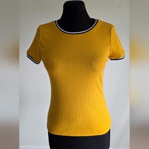 Forever 21 Yellow Fitted Ribbed Short Sleeve Tee S
